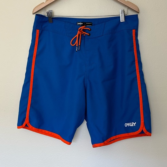 OAKLEY Men's Standard Solid Crest 19 Boardshort - Picture 2 of 6